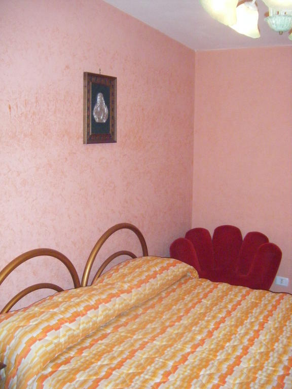 Villa Robinia Massafra Kamer foto